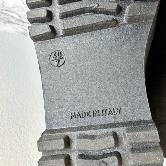 ASOS DESIGN Wide Fit Katie chunky thigh high boots in black - Picture 5 of 8